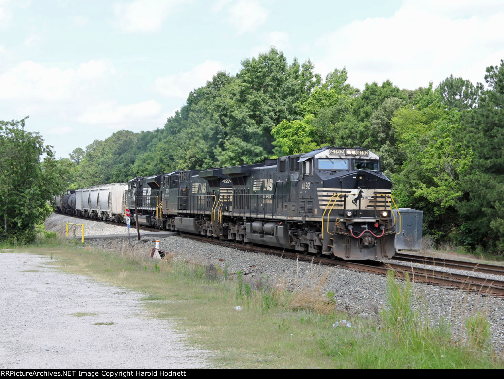 NS 4192 leads train 350-09 eastbound